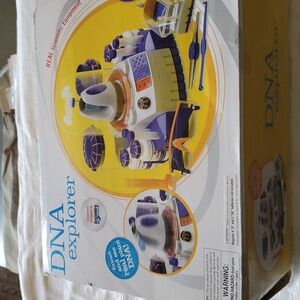 Discovery Kids DNA‎ Explorer Scientist Lab Playset with Real Centrifuge